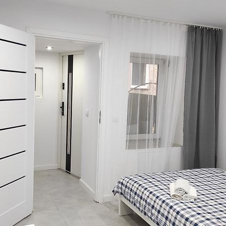 צ'סטוצ'ובה Apartament Krotka מראה חיצוני תמונה