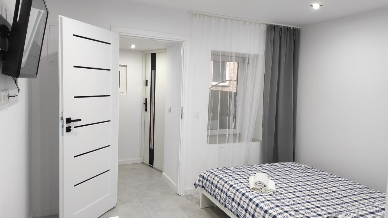 צ'סטוצ'ובה Apartament Krotka מראה חיצוני תמונה